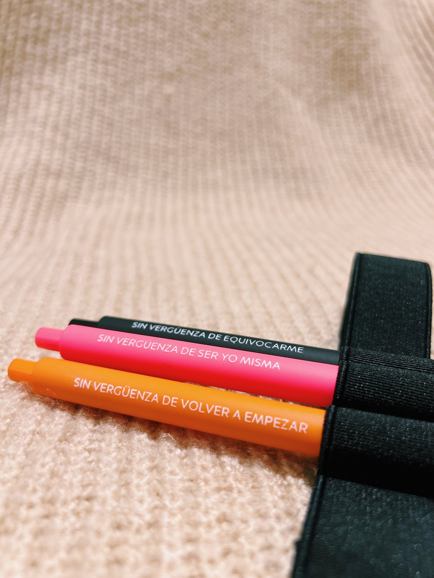 CHOCKER + PENS