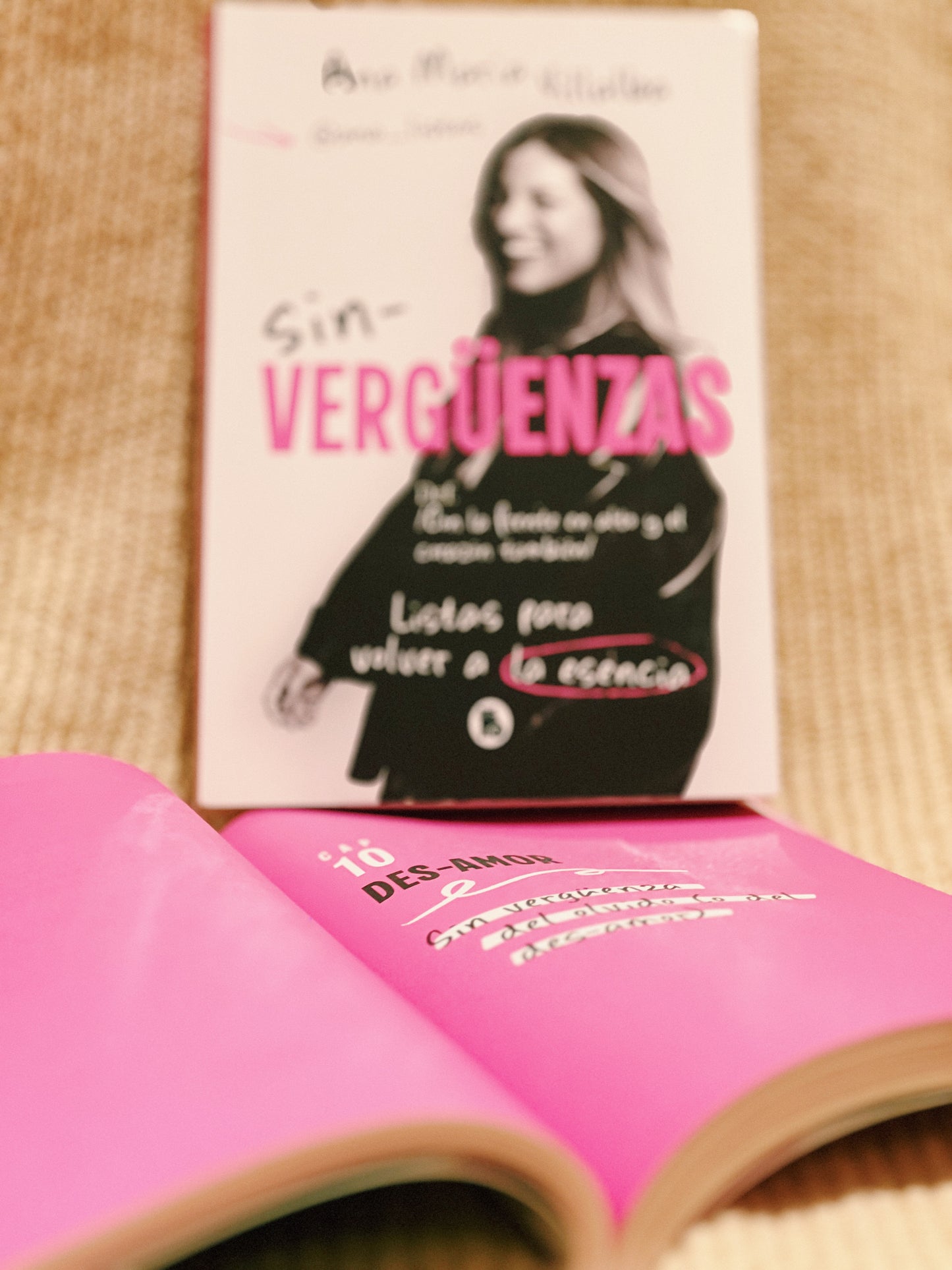 LIBRO SIN - VERGÜENZAS (FIRMADO POR ANA)