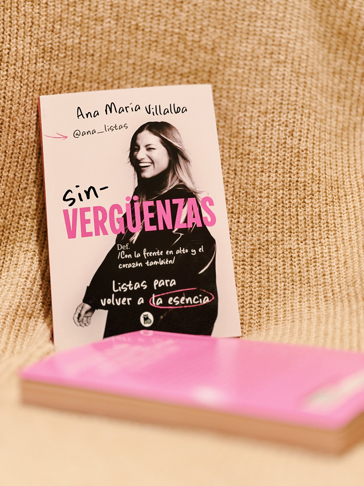 LIBRO SIN - VERGÜENZAS (FIRMADO POR ANA)