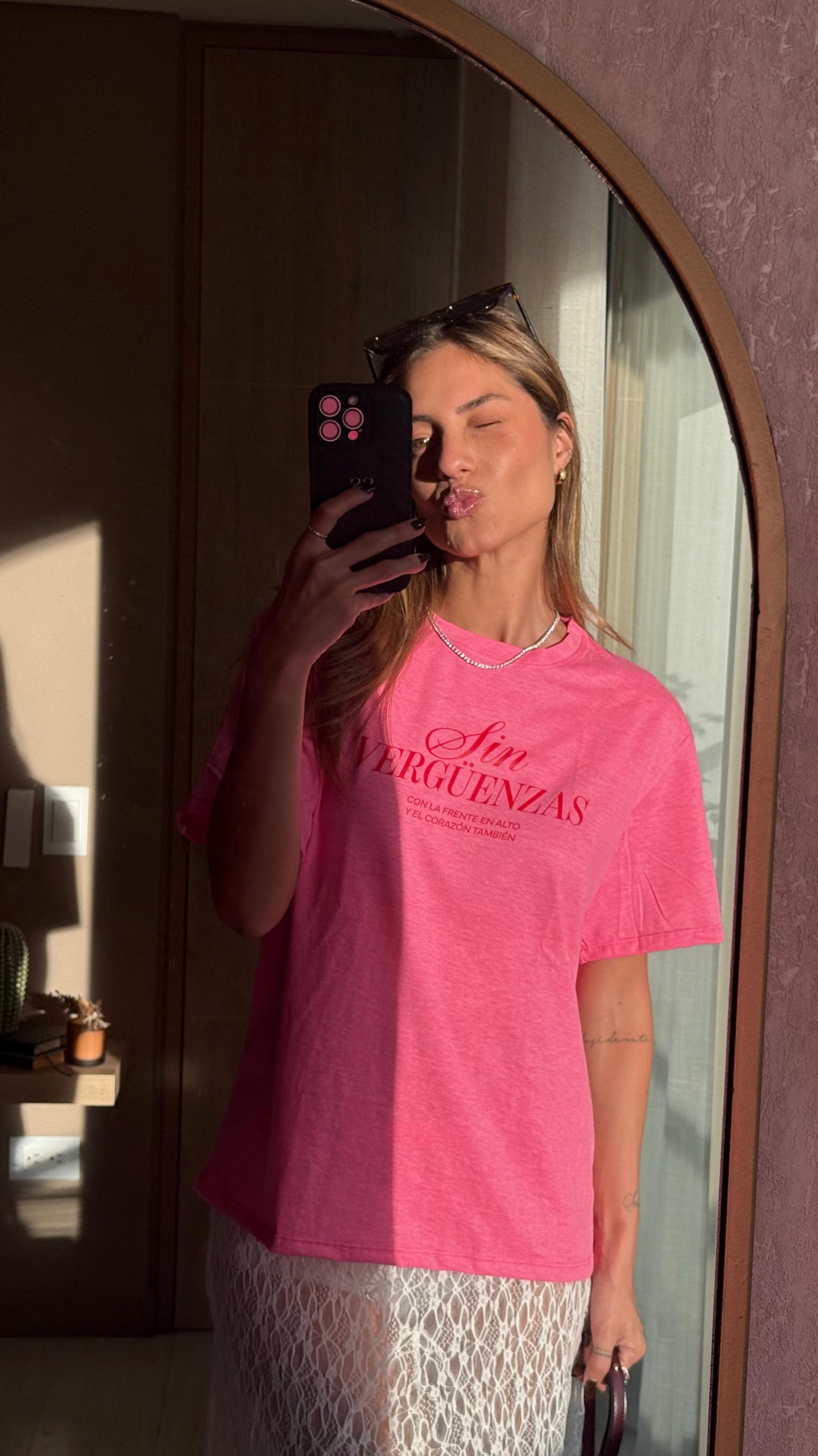 CAMISETA SIN VERGÜENZA ROSADA